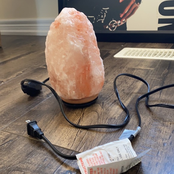 Himalayan rock salt lamp - Picture 2 of 2